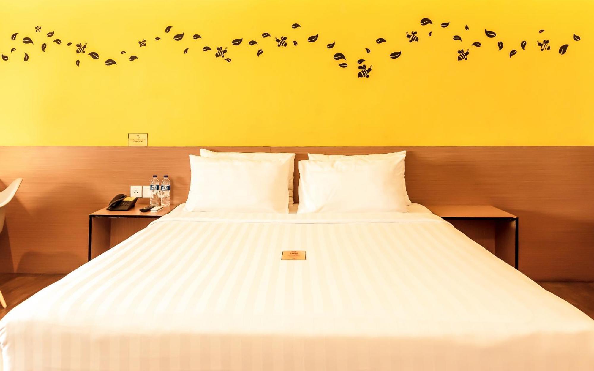 Yellow Bee Тангеранг Номер фото